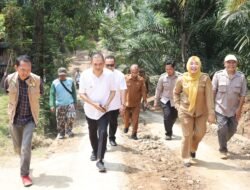 Bupati Tinjau Jalan